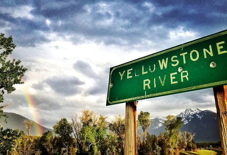 Cabins (United States of America, Emigrant, Montana)