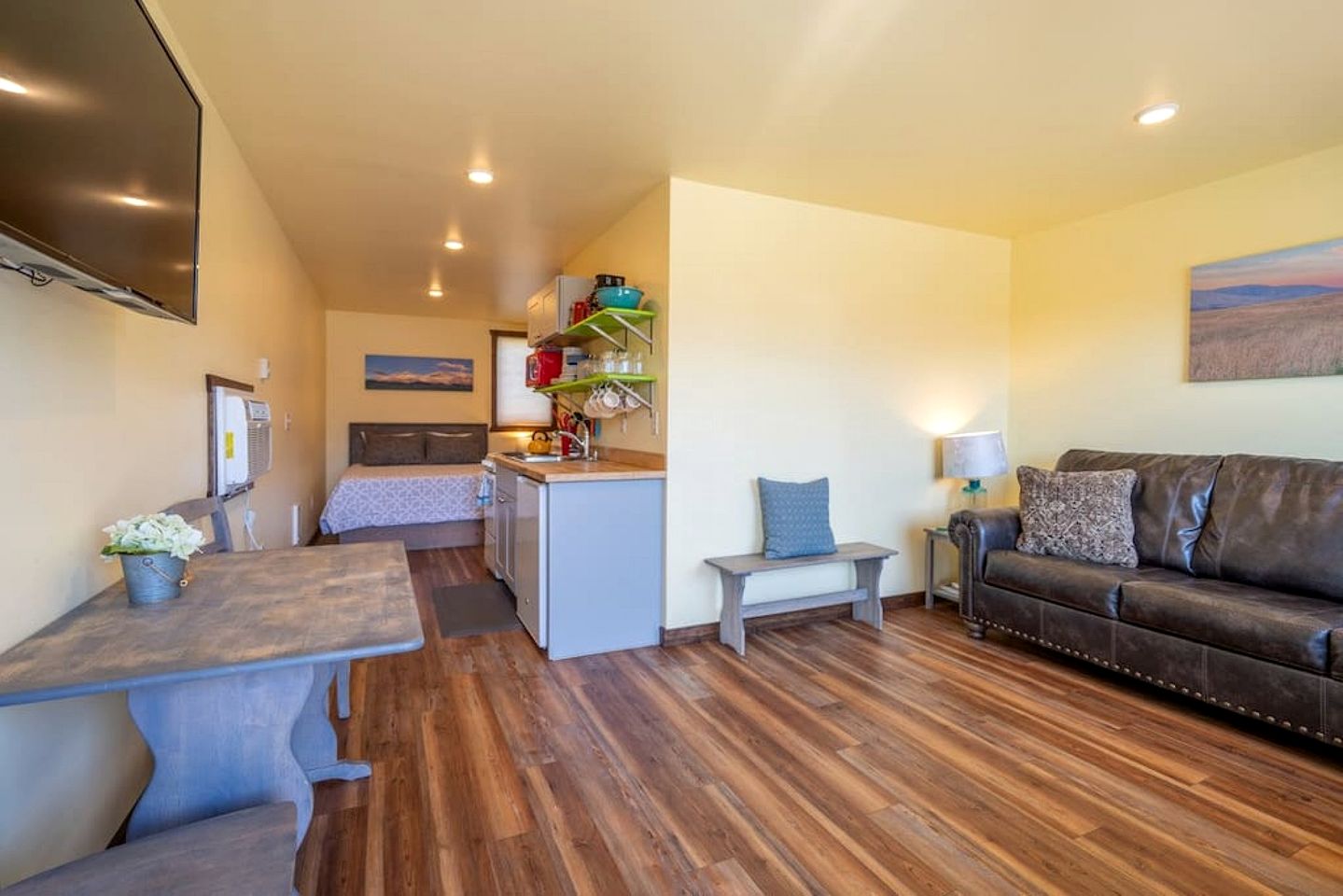 Lovely Tiny Cabin Close to Yellowstone with Incredible Mountain Views in Emigrant, Montana