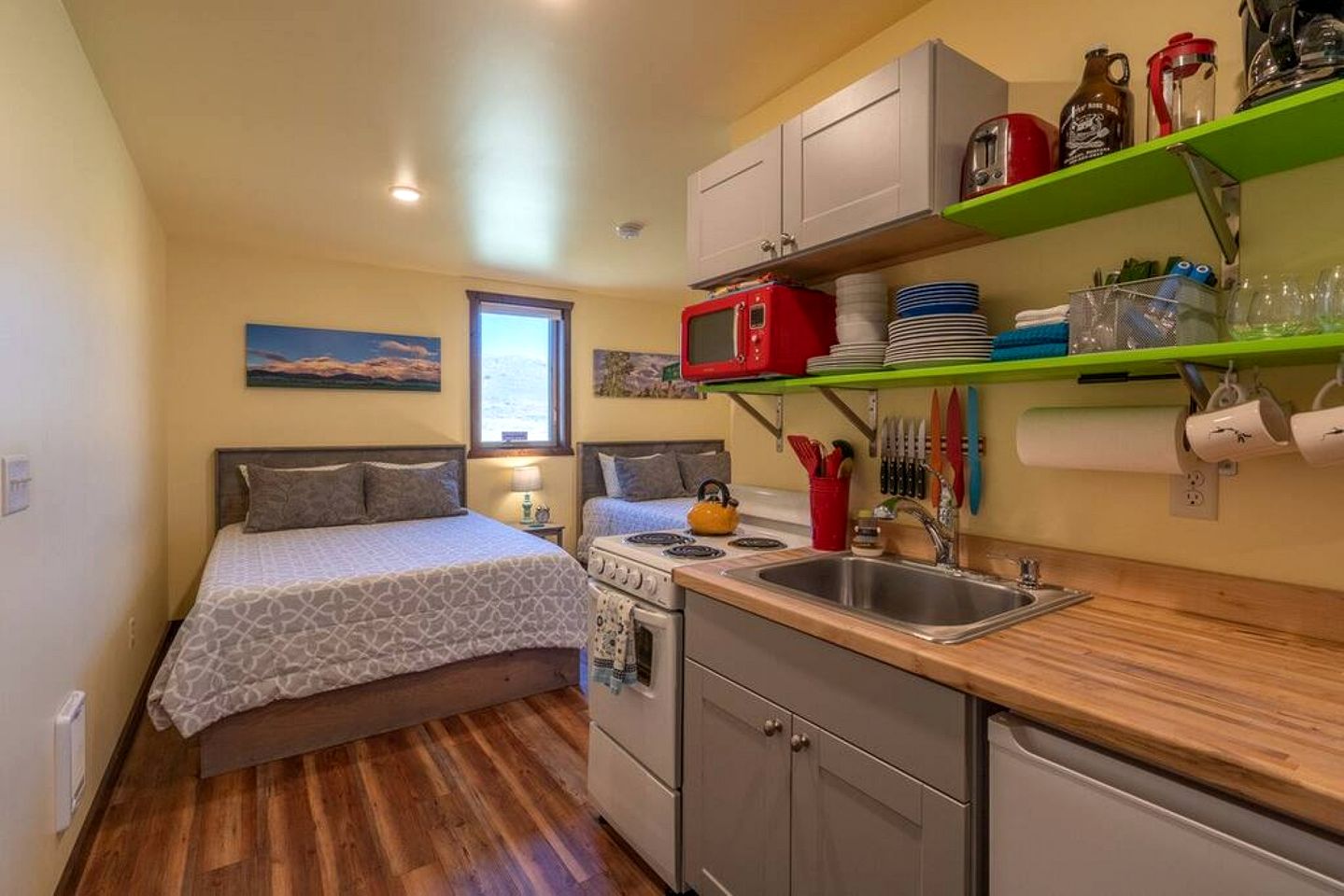 Lovely Tiny Cabin Close to Yellowstone with Incredible Mountain Views in Emigrant, Montana