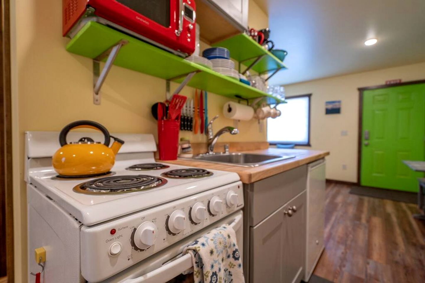 Fantastic Tiny Cabin for a Unique Escape in the Heart of Paradise Valley in Emigrant, Montana