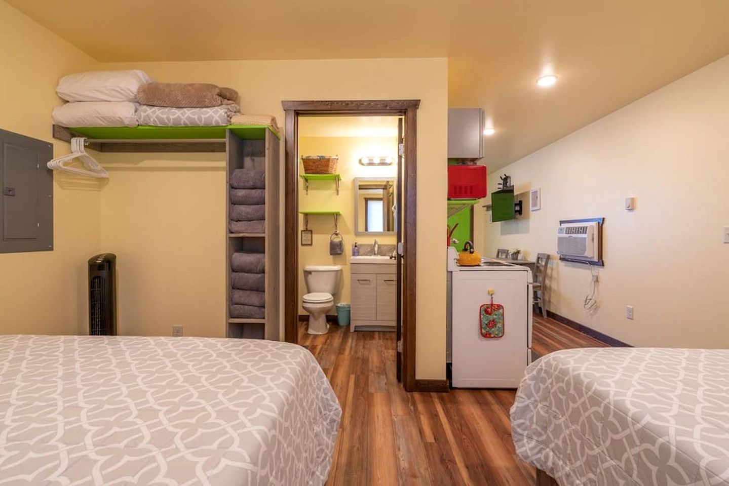 Fantastic Tiny Cabin for a Unique Escape in the Heart of Paradise Valley in Emigrant, Montana