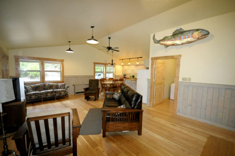 Cabins (Pray, Montana, United States)