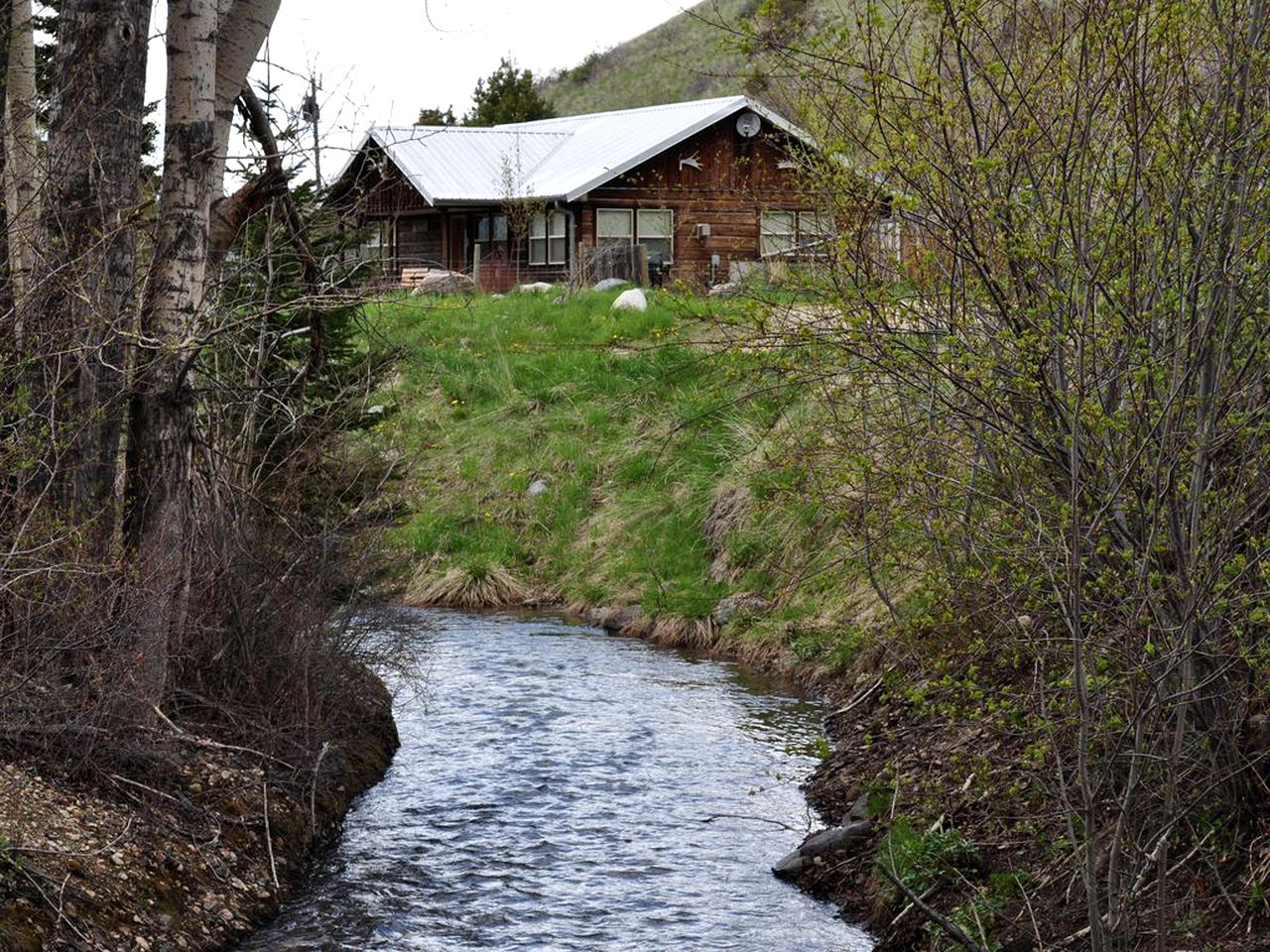 Secluded Cabin in the Beautiful Mountains of Paradise Valley, Montana