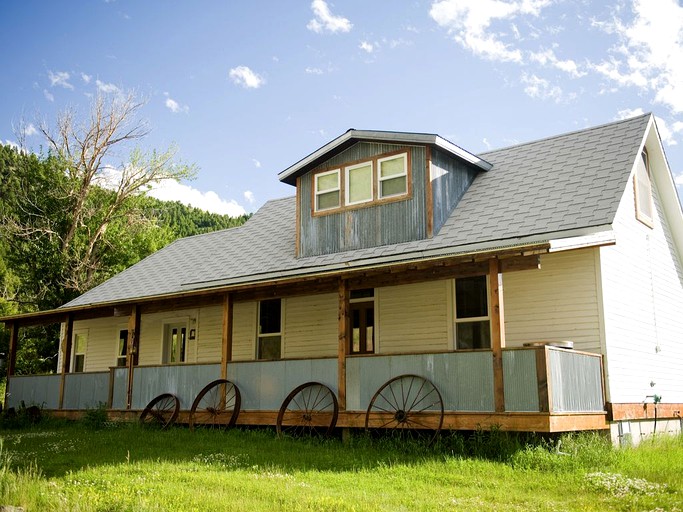 Cabins (Pray, Montana, United States)