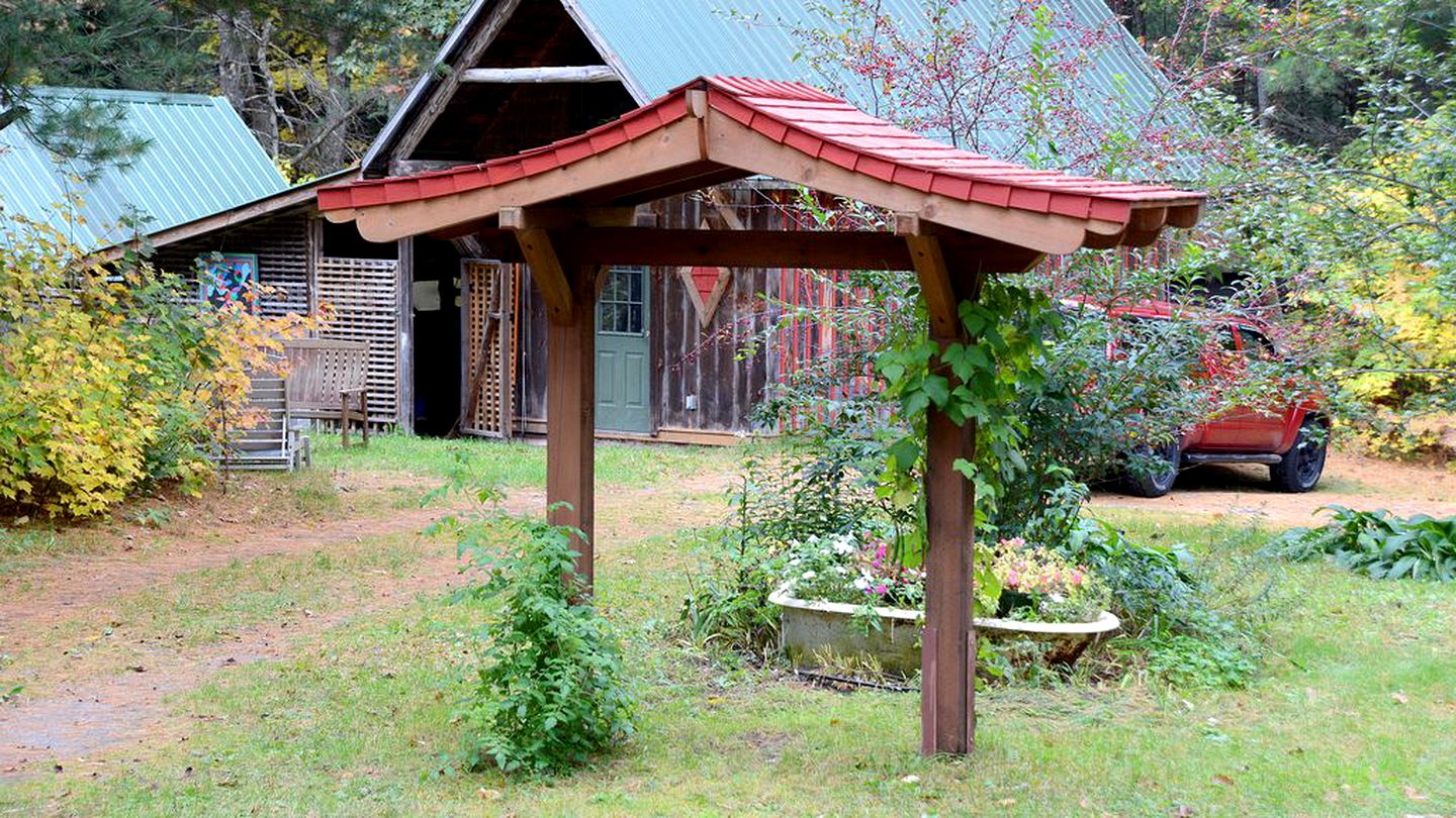 Cozy Lakefront Cabin Rental in the Woodlands of Empire, Michigan