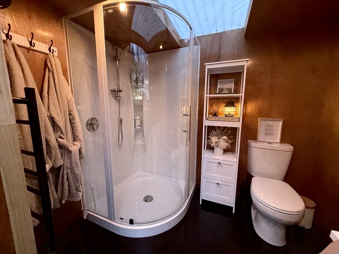 Bell Tents (New Zealand, Lochiel, South Island)