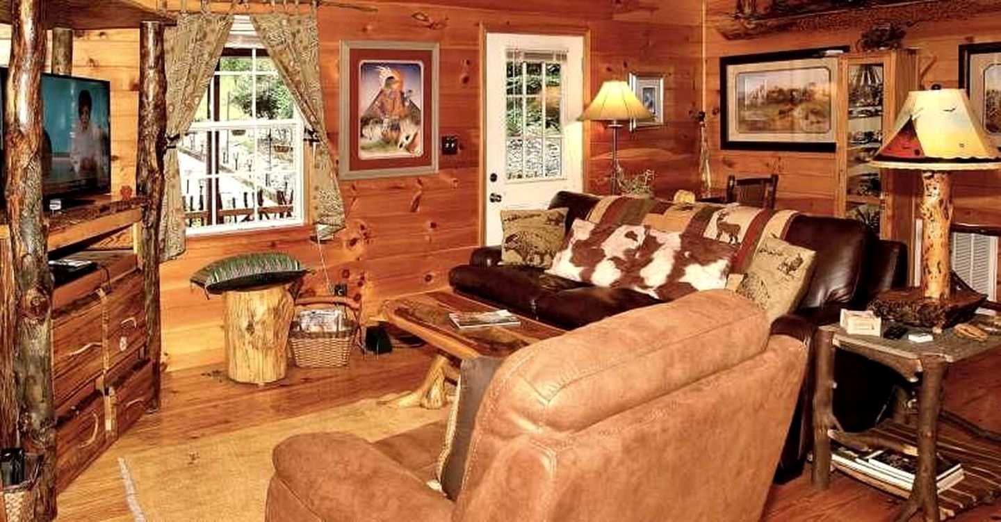 Rustic Wooden Cottage with Hot-Tub and Hiking Trails in Newport, Tennessee