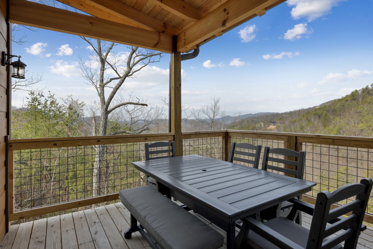 Wonderful Mountain Cabin Retreat with Fully Equipped Exterior, Spa and Pool Table in Sevierville, Tennessee