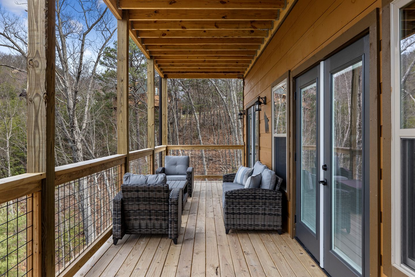 Wonderful Mountain Cabin Retreat with Fully Equipped Exterior, Spa and Pool Table in Sevierville, Tennessee