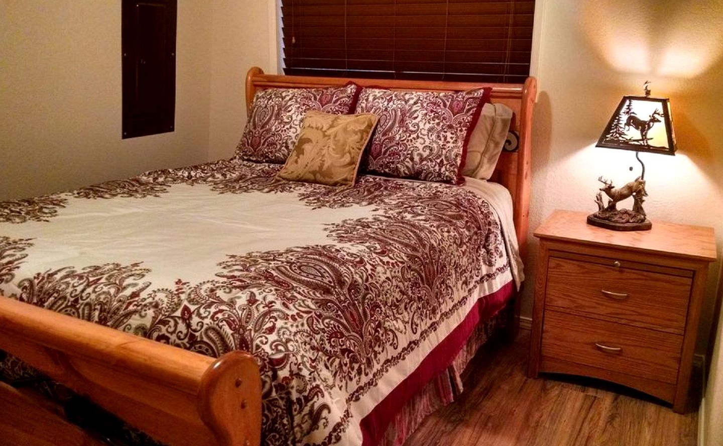 Cozy Forest Cabin for Eight Guests near Olympic National Park in Washington