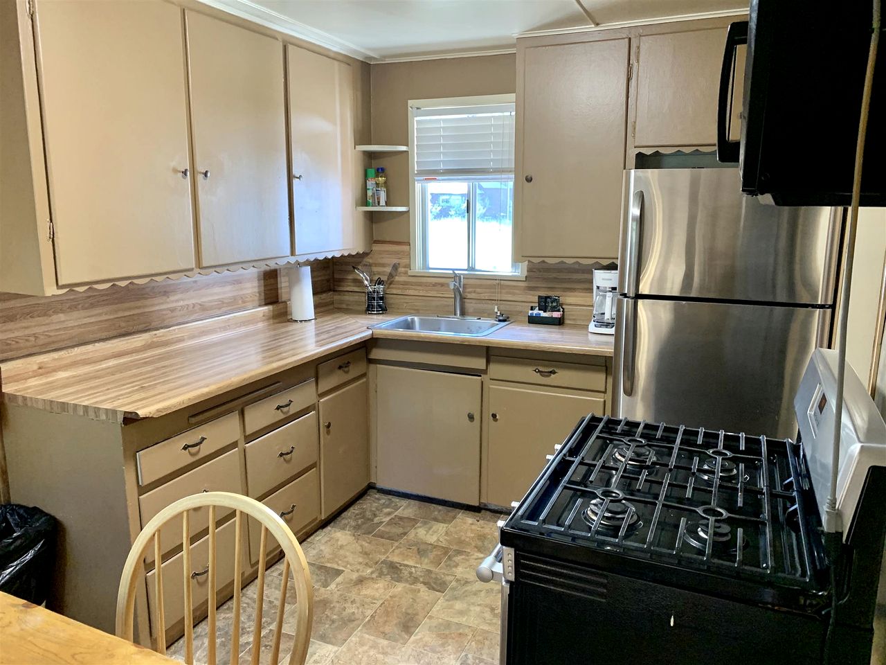 Two Bedroom Cabin in Big Bear with a Wood Burning Fireplace for a Glamping Retreat at the Lake