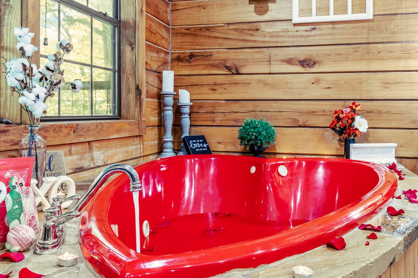 Romantic Glamping Getaway with Hot Tub in the Heart of the Smoky Mountains, Perfect for a Weekend Getaway from Nashville