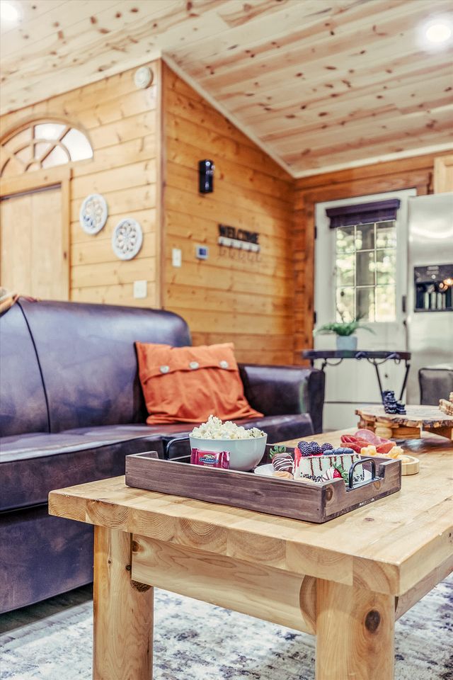Romantic Glamping Getaway with Hot Tub in the Heart of the Smoky Mountains, Perfect for a Weekend Getaway from Nashville