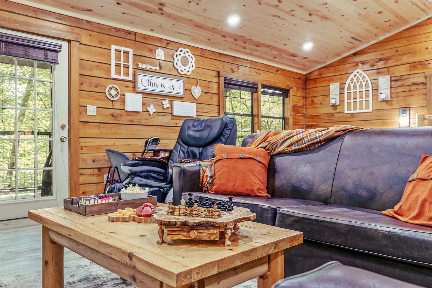 Romantic Glamping Getaway with Hot Tub in the Heart of the Smoky Mountains, Perfect for a Weekend Getaway from Nashville