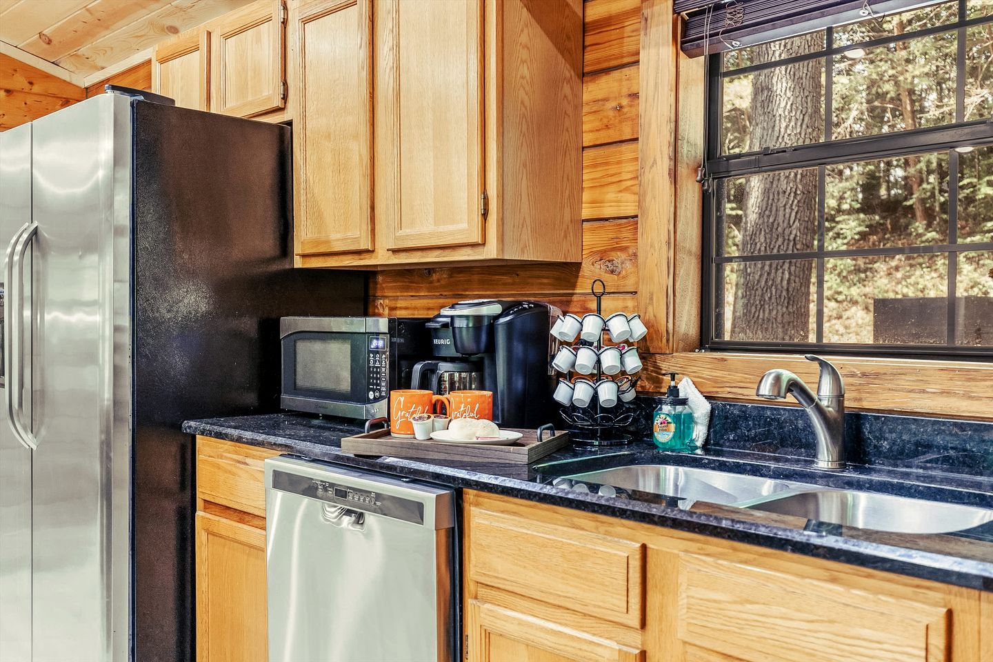 Romantic Glamping Getaway with Hot Tub in the Heart of the Smoky Mountains, Perfect for a Weekend Getaway from Nashville