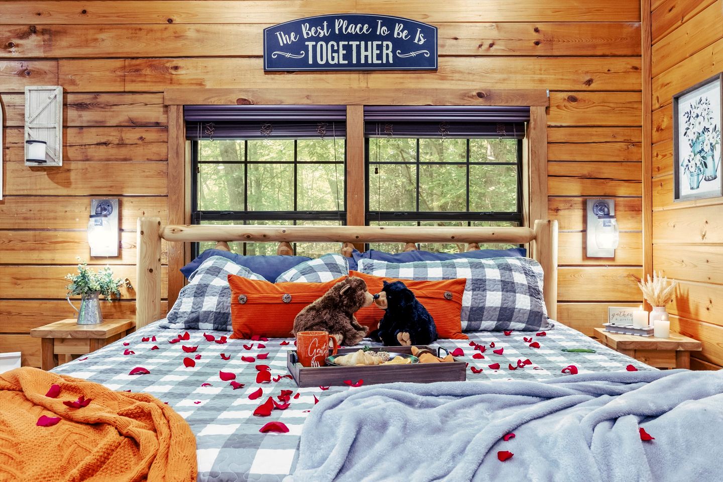 Romantic Glamping Getaway with Hot Tub in the Heart of the Smoky Mountains, Perfect for a Weekend Getaway from Nashville