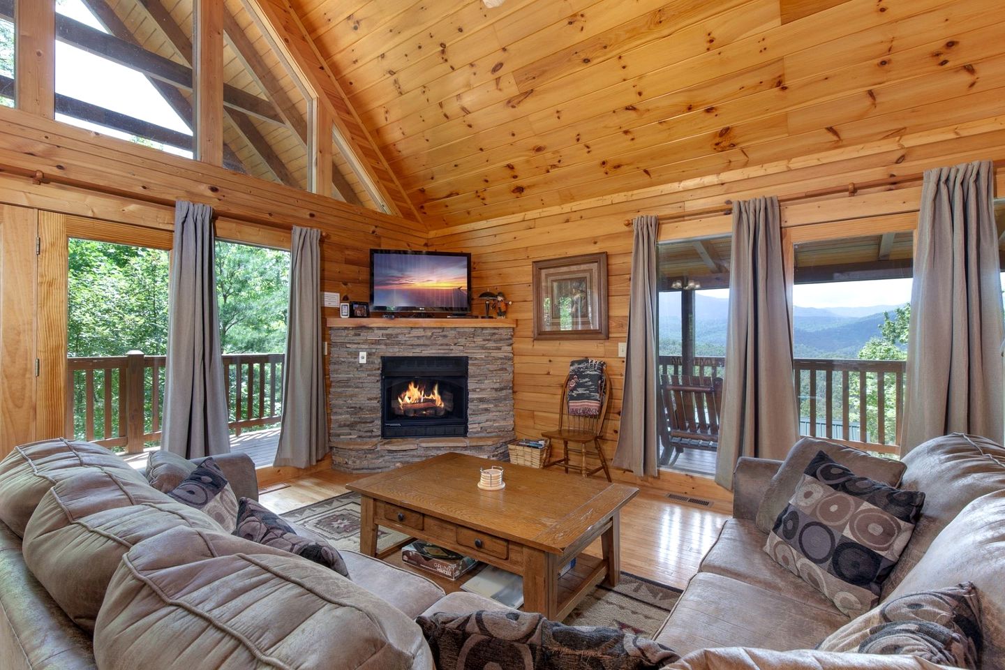 Rest and Relax in this Fully-Equipped Cabin Rental in Gatlinburg, Tennessee
