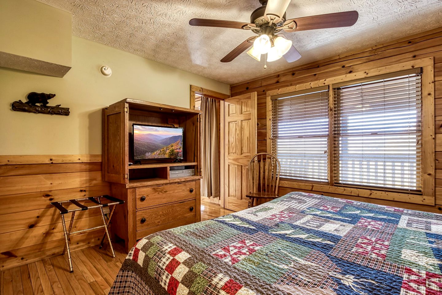 Rest and Relax in this Fully-Equipped Cabin Rental in Gatlinburg, Tennessee