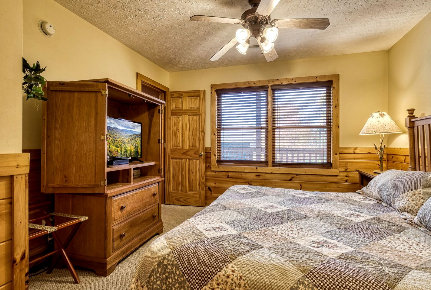 Rest and Relax in this Fully-Equipped Cabin Rental in Gatlinburg, Tennessee