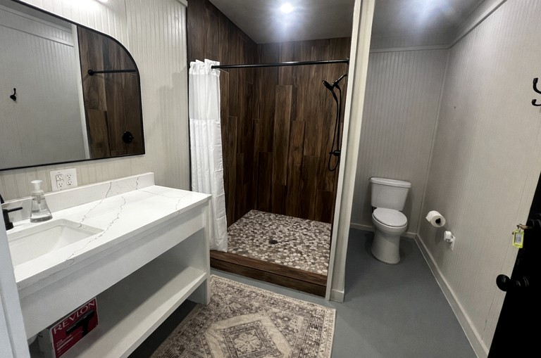 Cabins (United States of America, Alvord, Texas)