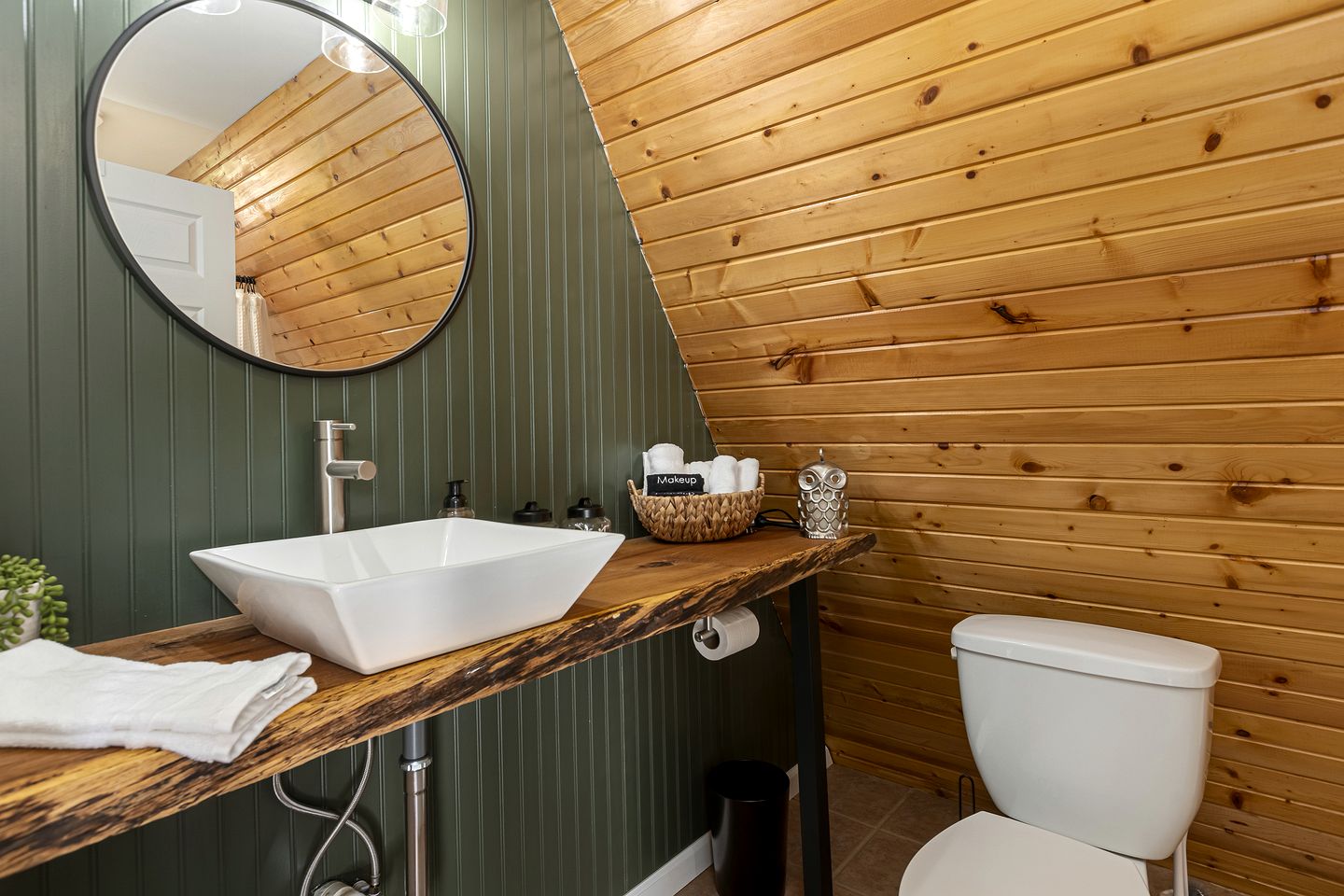 Enchanting A-Frames with Hot-Tub Wonderful for Hiking in Makanda, Illinois