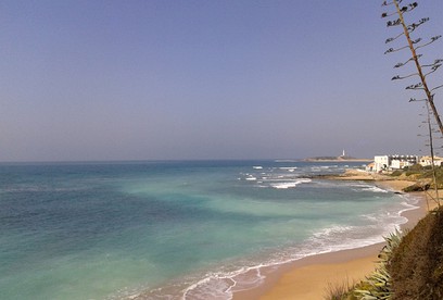 Enchanting Beach Bungalow with a Sunny Terrace near the Beaches of Barbate, Spain - Photo 2