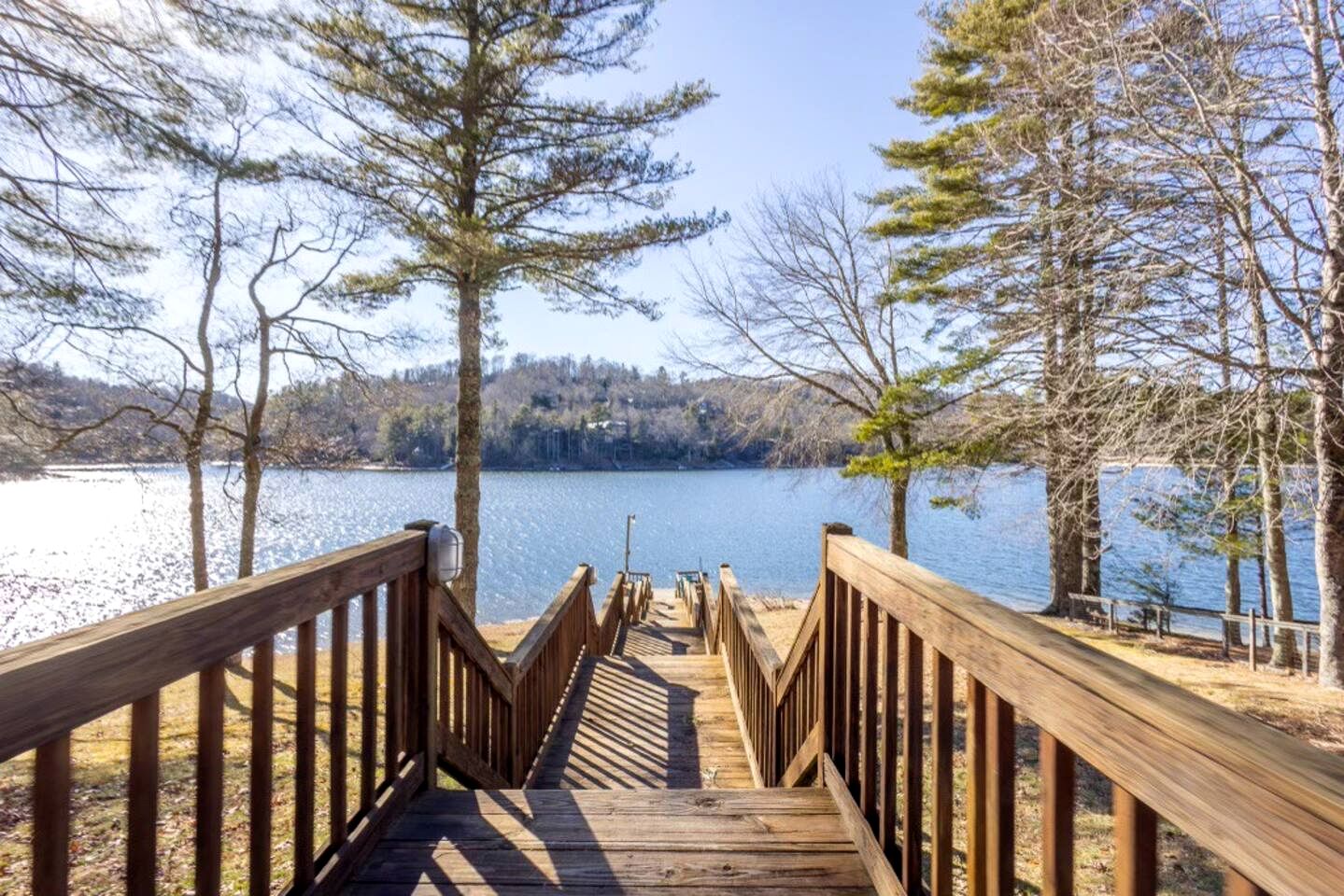 Enchanting Cabin with Breathtaking Sunset and Lake Views in North Carolina