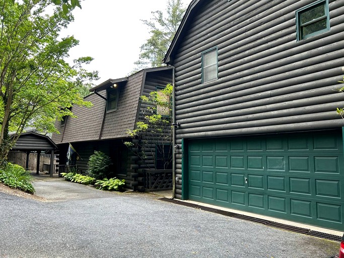 Cabins (United States of America, Glenville, North Carolina)