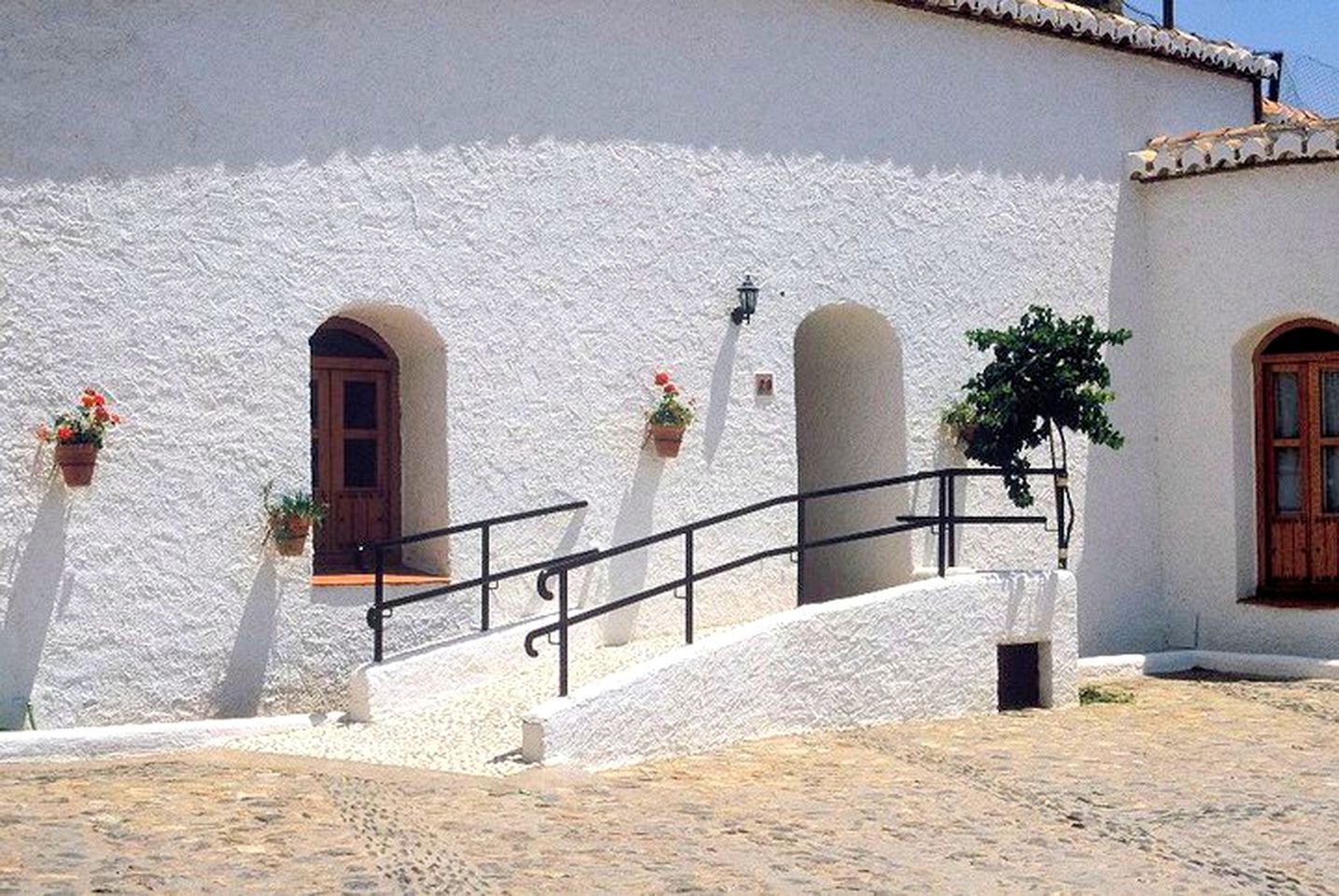 Accessible Cave for a Glamping Adventure near Granada, Spain