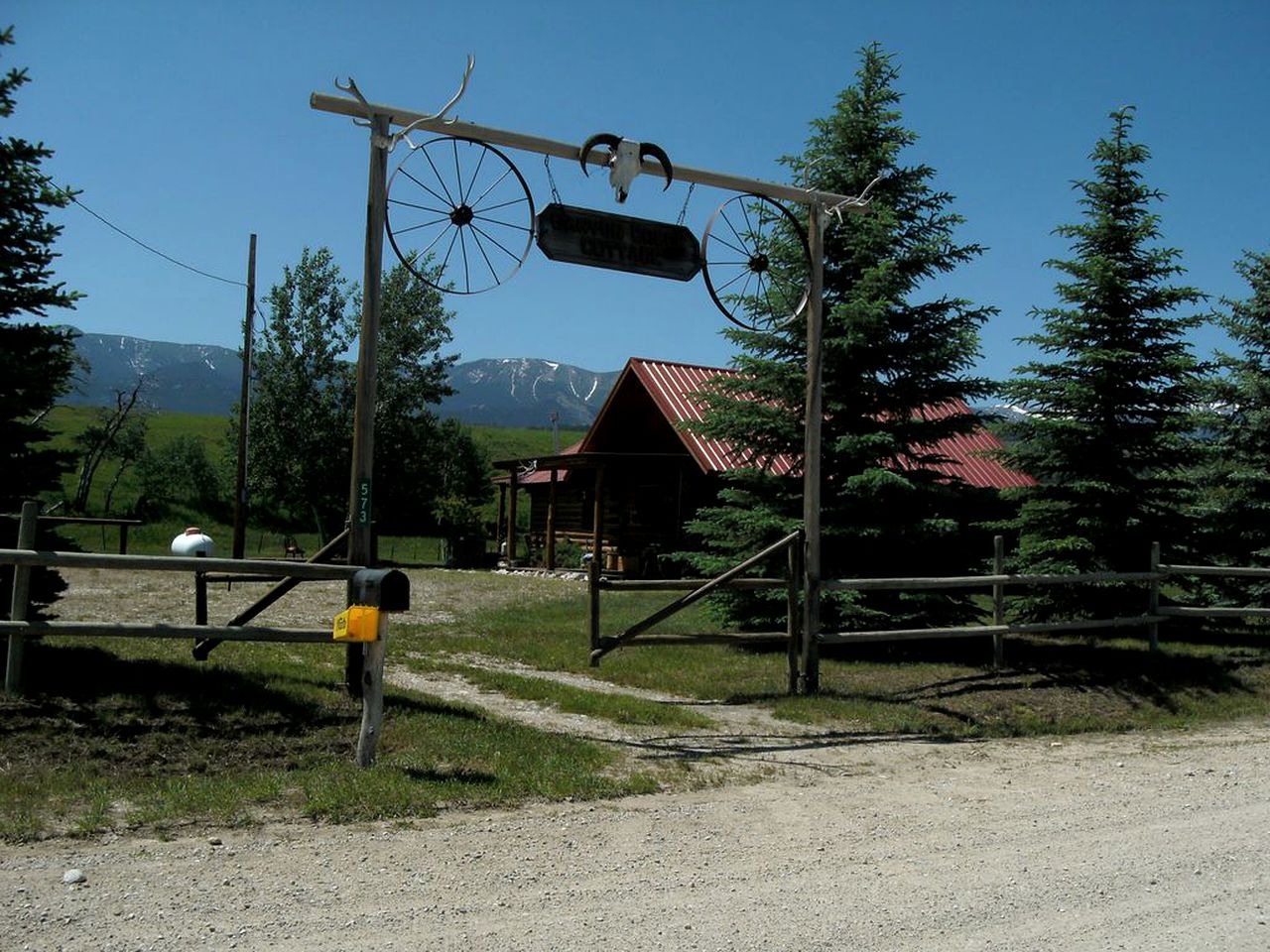 Wonderful Log Cabin with Sublime Views of Beartooth Mountain in Red Lodge, Montana