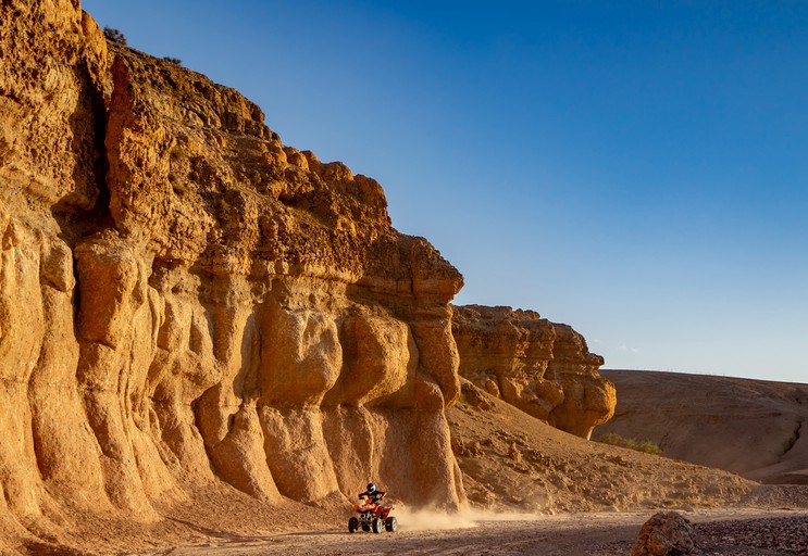 Desert tent for holidays in Morocco. These luxurious tents for camping have access to quadbike facilities