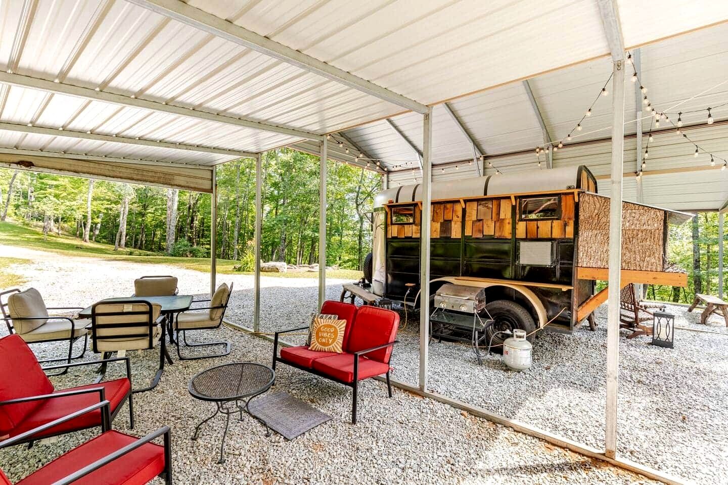 Enchanting Mountain Caravan Retreat with Scenic Trails and Wildlife Encounters in North Carolina