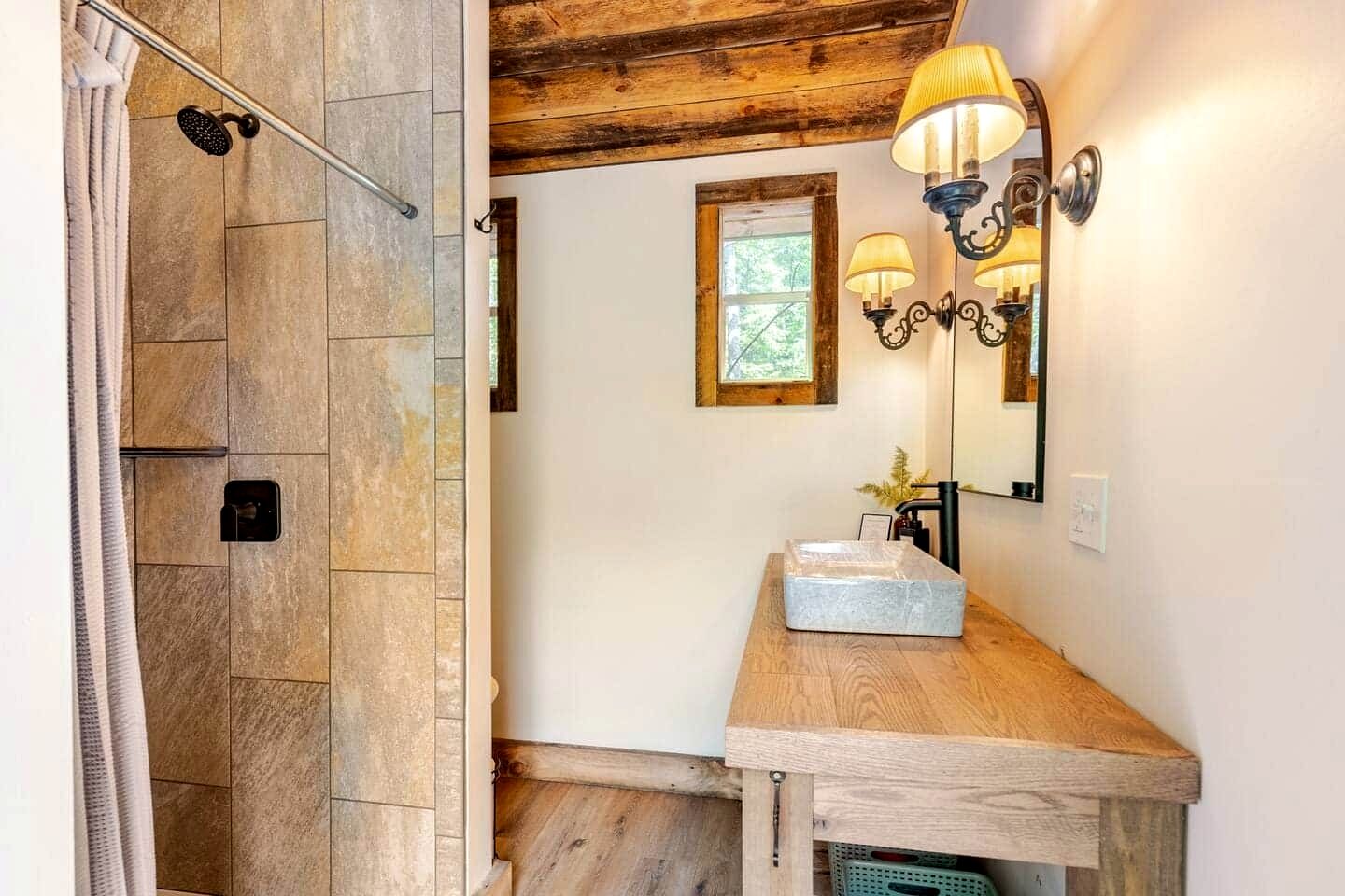 Enchanting Mountain Caravan Retreat with Scenic Trails and Wildlife Encounters in North Carolina