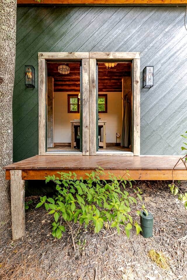 Enchanting Mountain Caravan Retreat with Scenic Trails and Wildlife Encounters in North Carolina