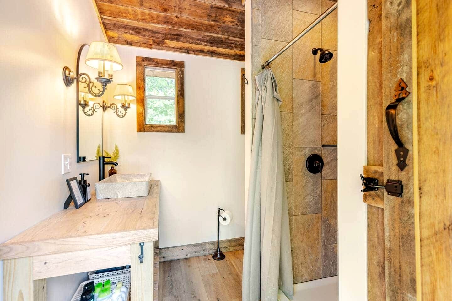 Enchanting Mountain Caravan Retreat with Scenic Trails and Wildlife Encounters in North Carolina