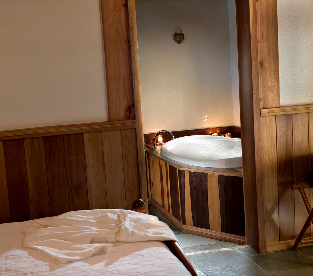 Enchanting Riverside Cabin Rental in the Rainforest near Cairns, Queensland