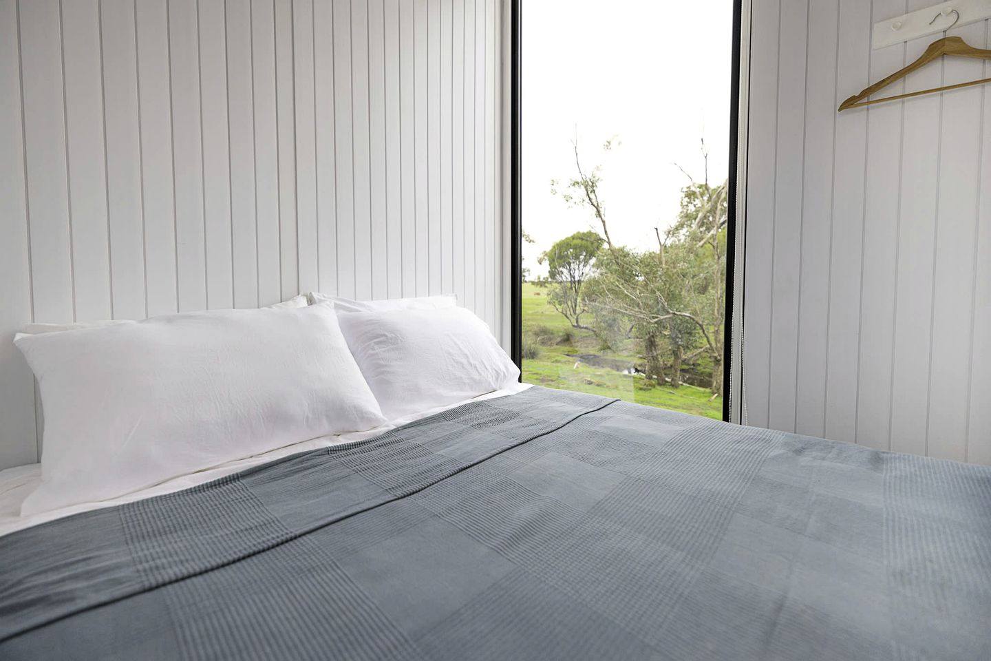 Enchanting Rustic Tiny House with Outdoor Barbecue, Firepit and Abundant Wildlife in Western Australia, Australia