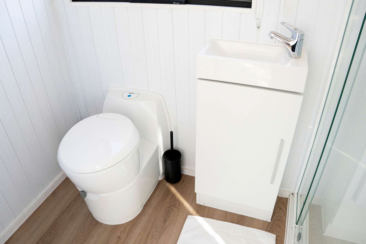 Enchanting Creekfront Tiny House with Stunning Landscape and Wildlife in Queensland, Australia