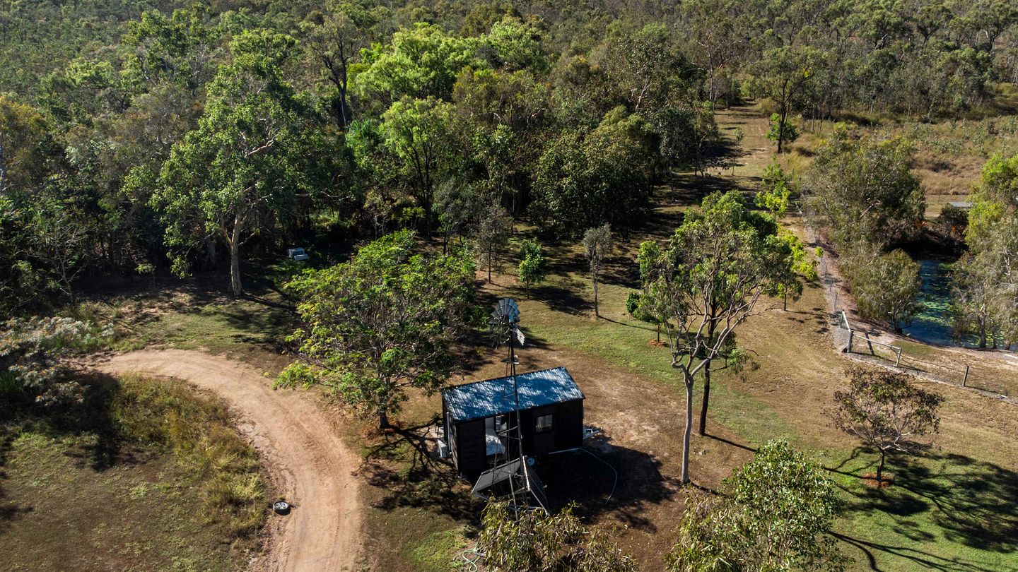Enchanting Creekfront Tiny House with Stunning Landscape and Wildlife in Queensland, Australia
