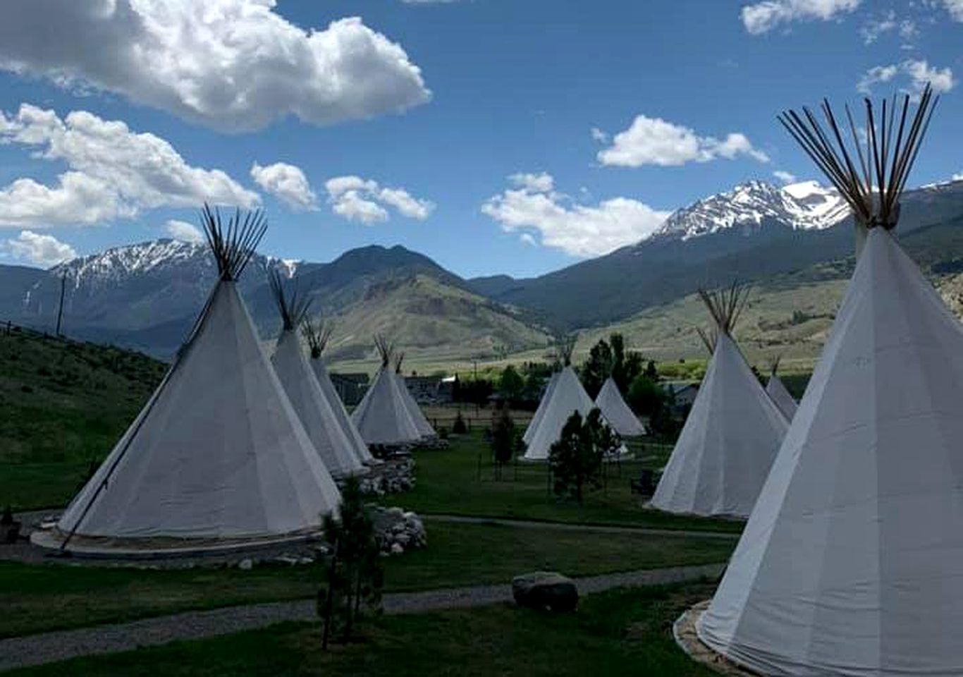 Glamping Getaway with Breakfast near Yellowstone Park, Montana