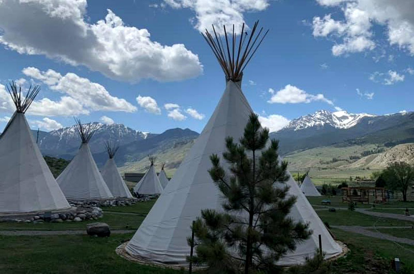 Glamping Getaway with Breakfast near Yellowstone Park, Montana