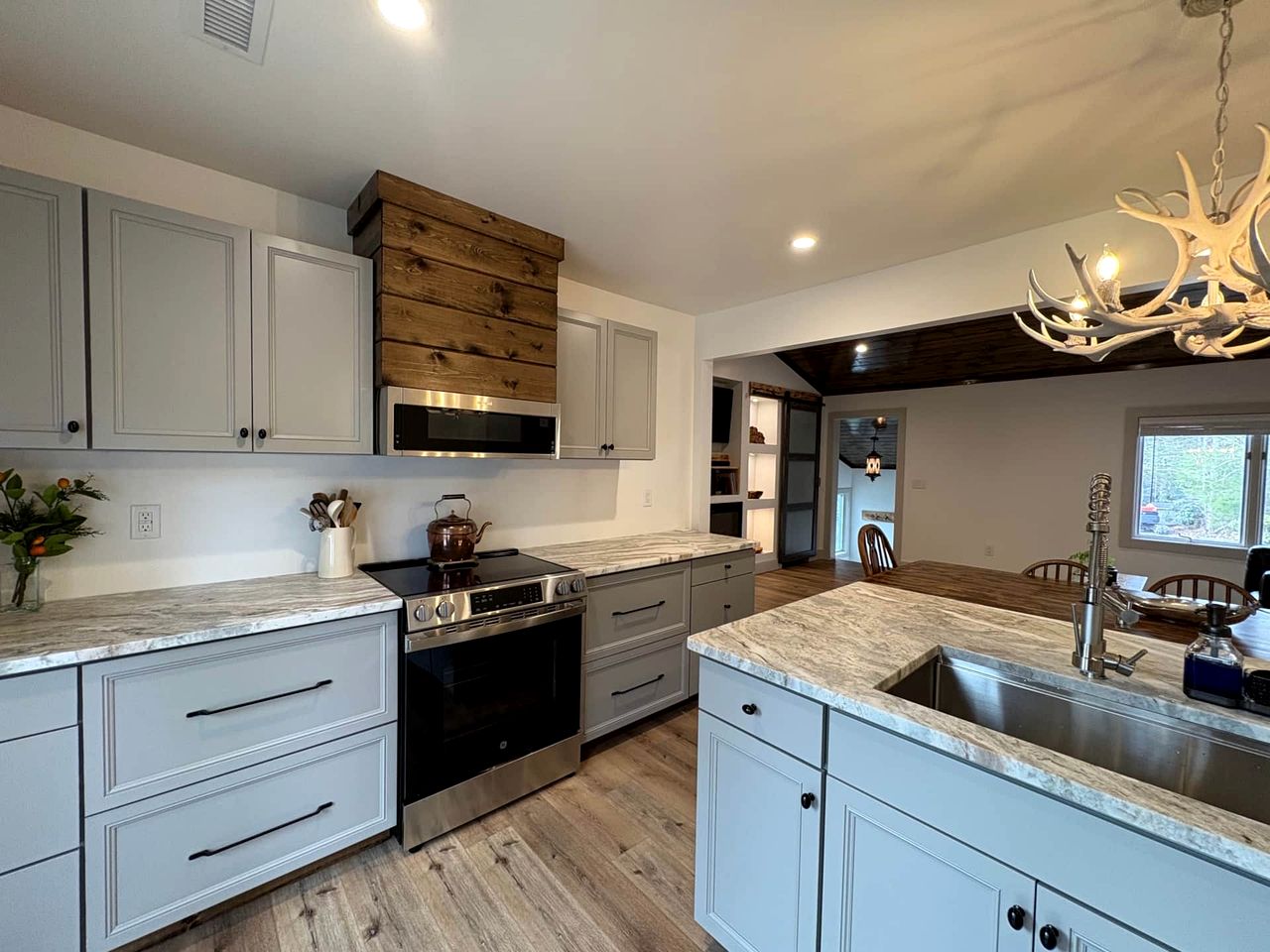 Enchanting Vacation Rental Farmhouse Embraced by Majestic Mountains near the Sparkling River in Lake Toxaway North Carolina