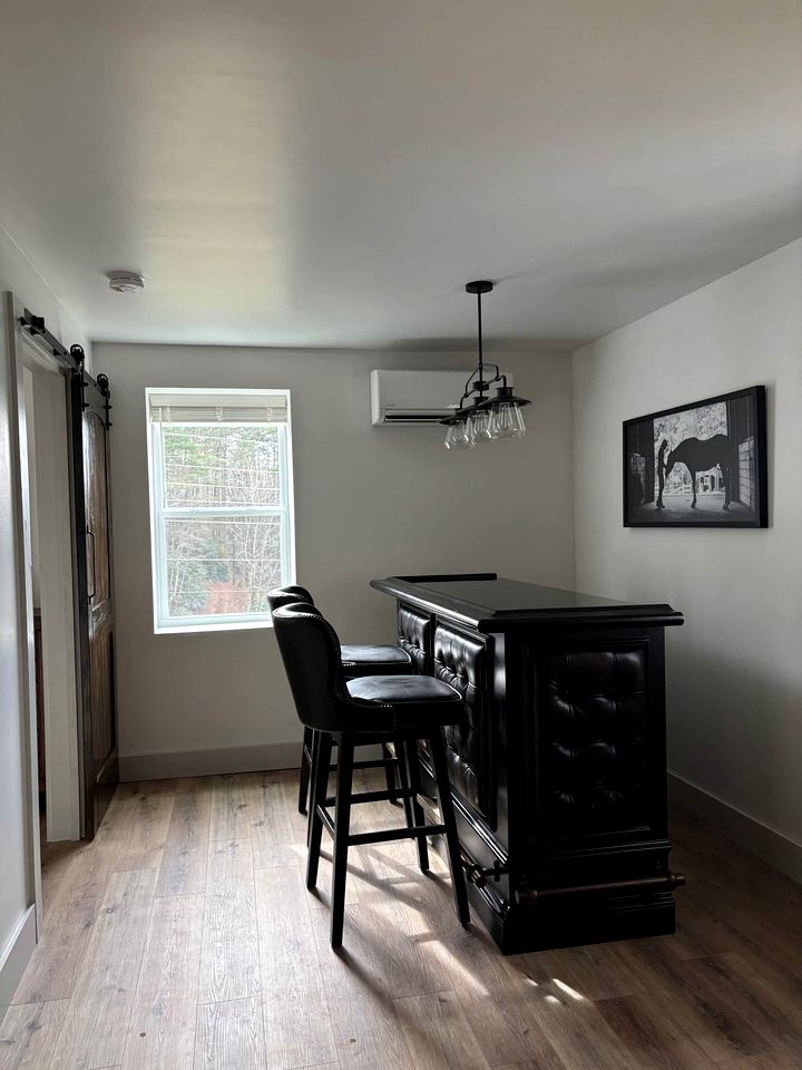 Enchanting Vacation Rental Farmhouse Embraced by Majestic Mountains near the Sparkling River in Lake Toxaway North Carolina