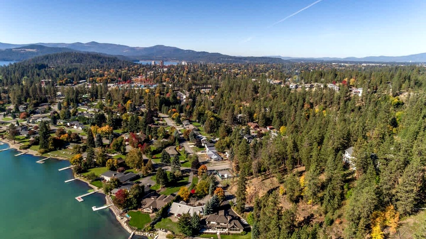 Enchanting Vacation Rental with Breathtaking Lake Views near Lake Fernan in Idaho