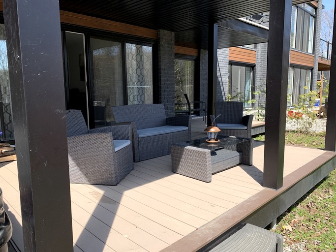 The Lakeside Getaway, Cottages, Val des Monts, Canada Glamping Hub