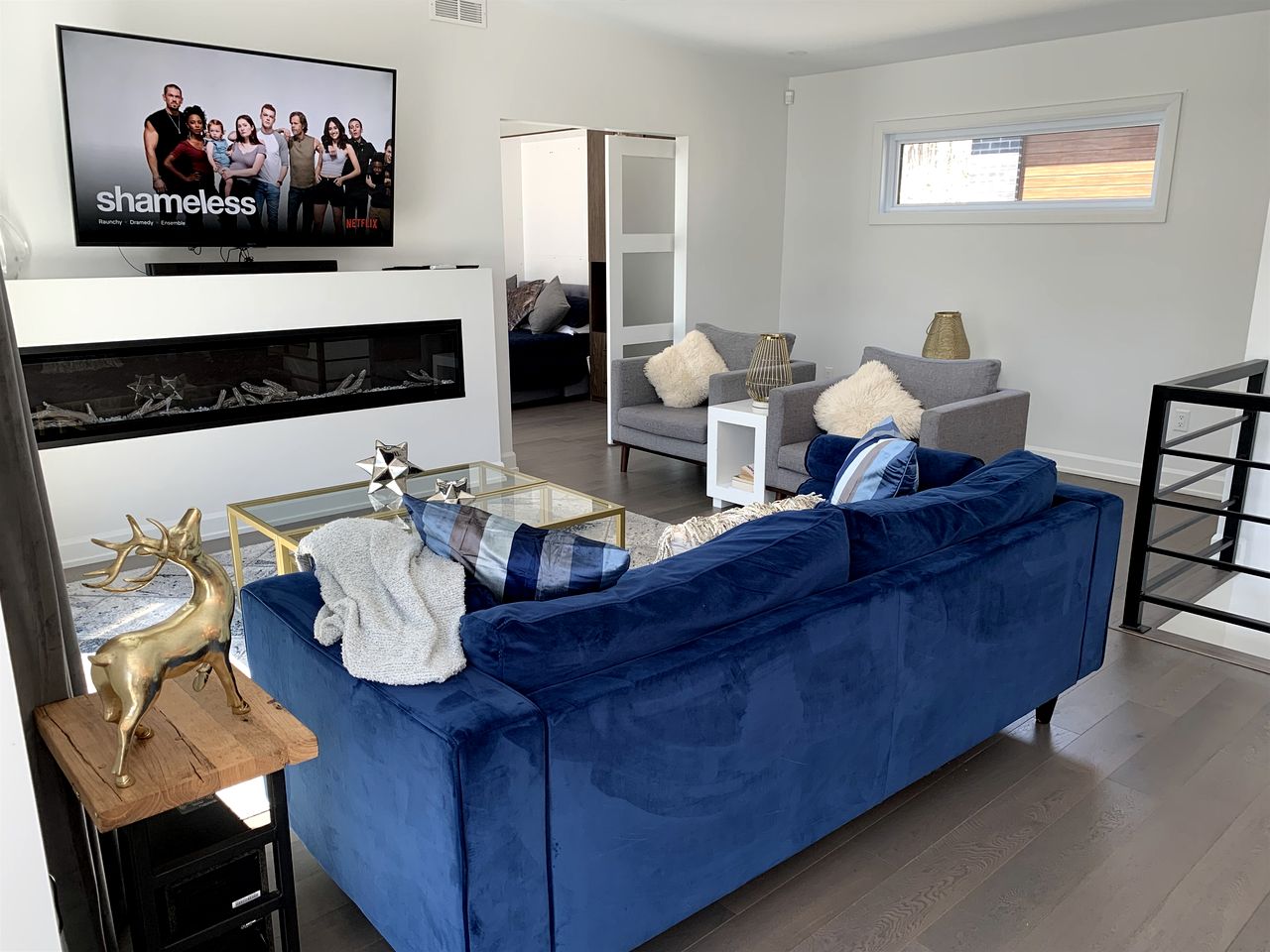 Enchanting Waterfront Cottage with Hut-Tub and Kayaks in Val des Monts, Quebec