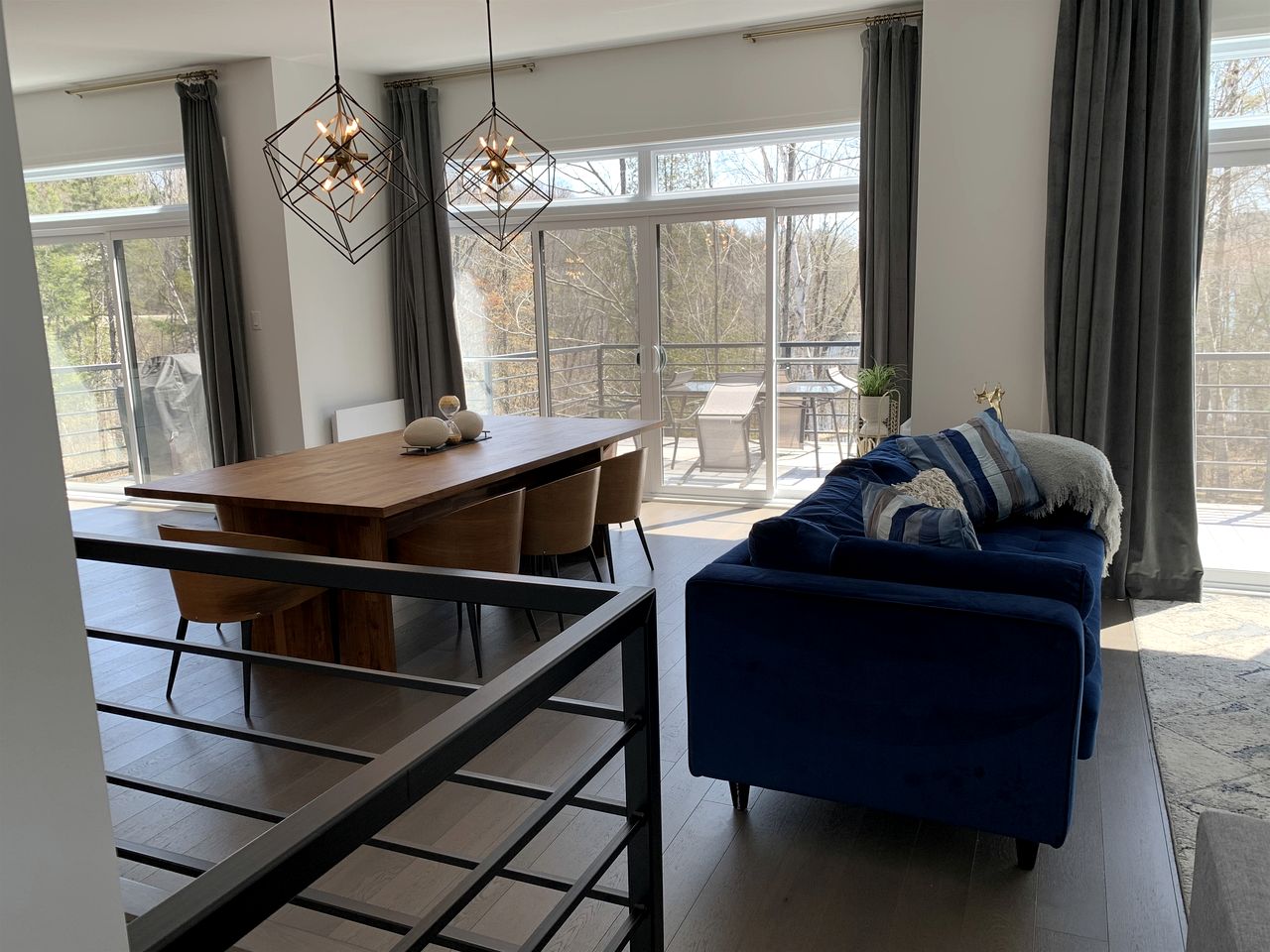 Enchanting Waterfront Cottage with Hut-Tub and Kayaks in Val des Monts, Quebec