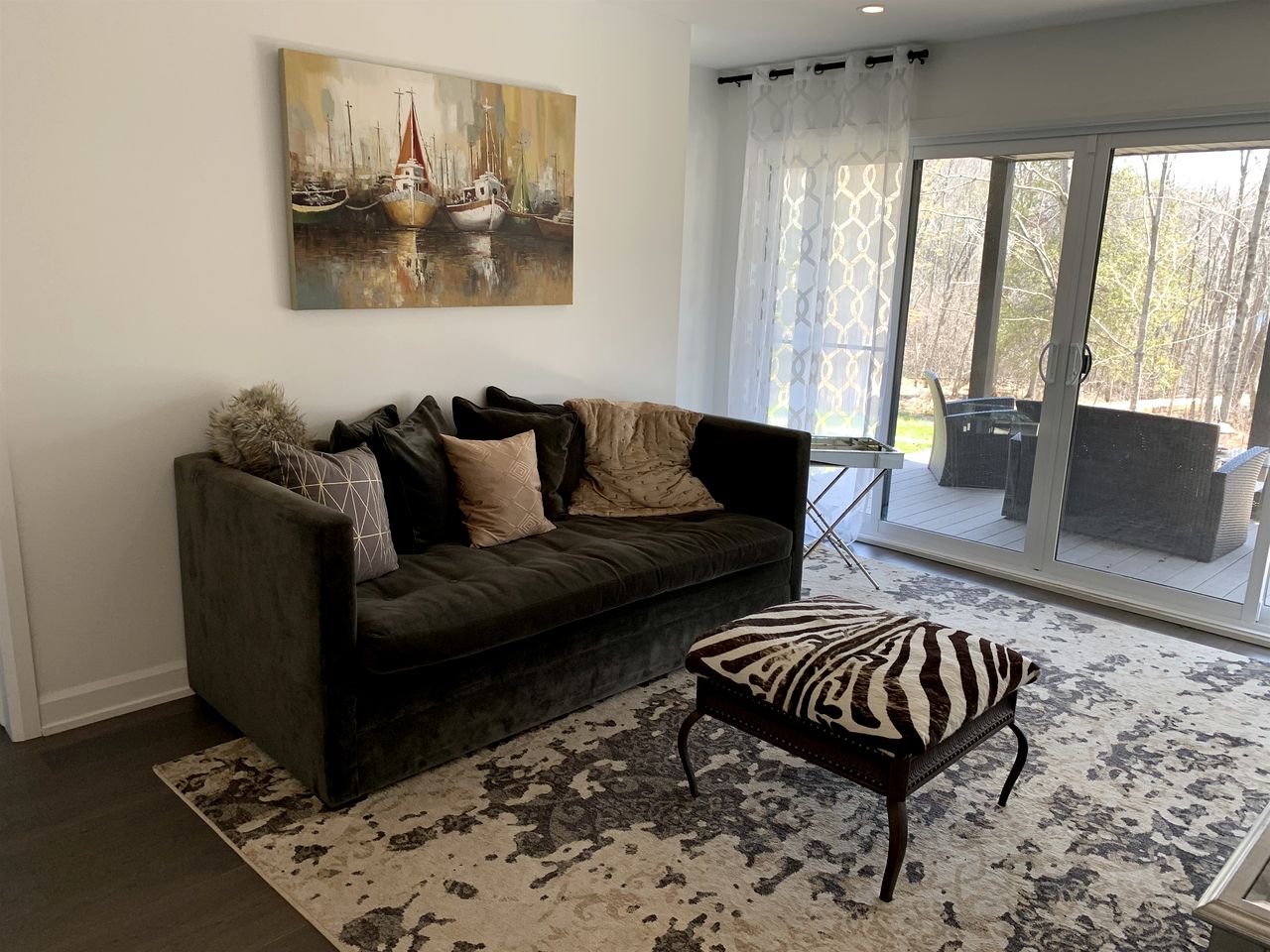 Enchanting Waterfront Cottage with Hut-Tub and Kayaks in Val des Monts, Quebec