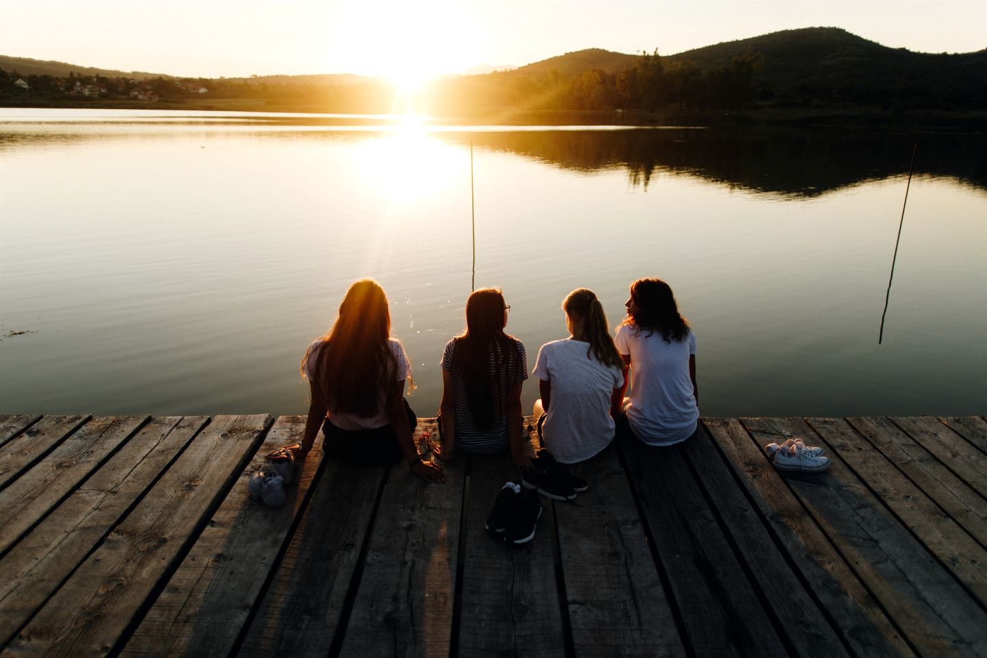 Enchanting Waterfront Cottage with Hut-Tub and Kayaks in Val des Monts, Quebec