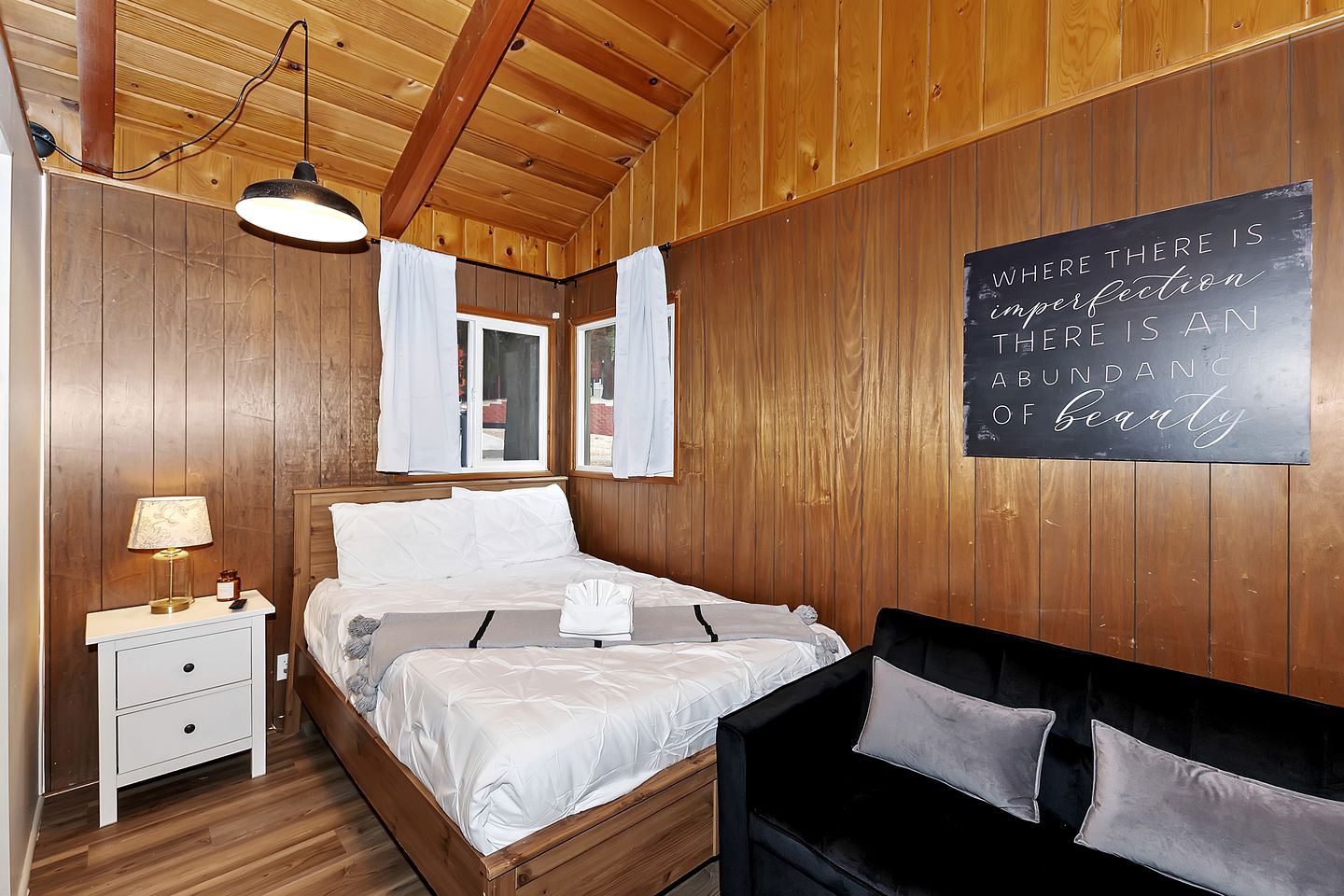 Outstanding Cabin Nestled Amidst Trees and Barbecue Provided in Big Bear Lake, California